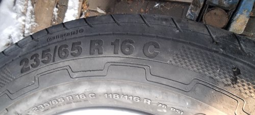 Коплект шин 235 65 r16c Continental VancoEco 116 118. 0216 6mm 85% остаток, можно с дисками ориг. На спринтер