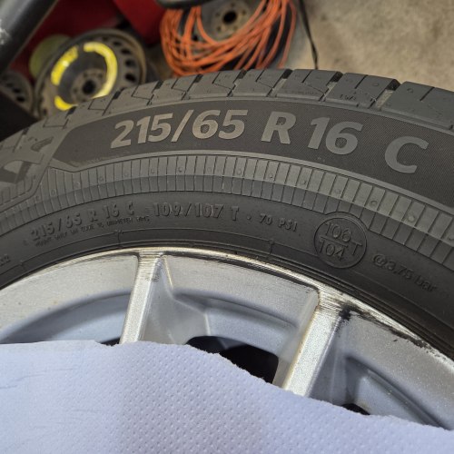 Пара шин 215 65 R16C Continental Van Contact Evo 20г. 7.5 мм.