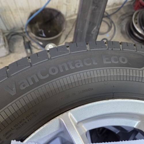 Пара шин 215 65 R16C Continental Van Contact Evo 20г. 7.5 мм.