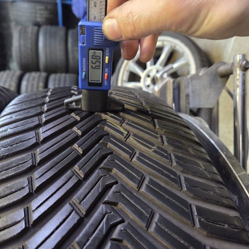 Комплект шин 225 55 R18 Continental All Season Contact AO 19-23г остаток 6.5мм-8мм