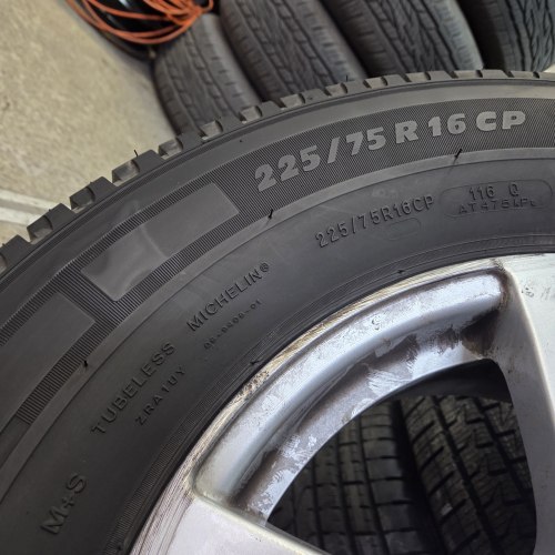 Пара шин 225 75 R16C Michelin Agilis camping 19г. Остаток 8+мм