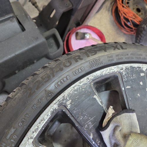 225 40 r19 Continental All Season Contact 22г. Остаток 6.4мм