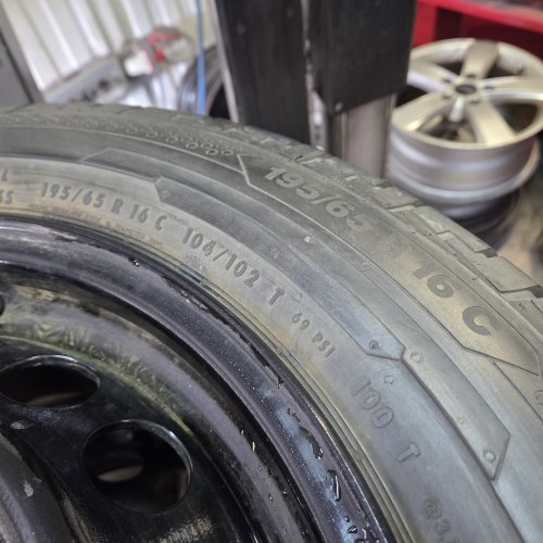 Пара шин 195 65 R16C Continental ContiVanContact 100 остаток 99%