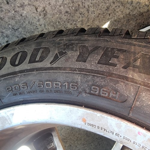 205 60 r16 Goodyear Ultragrip 9+ 3720г