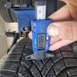 205 60 r16 Bridgestone Blizzak lm005 8mm