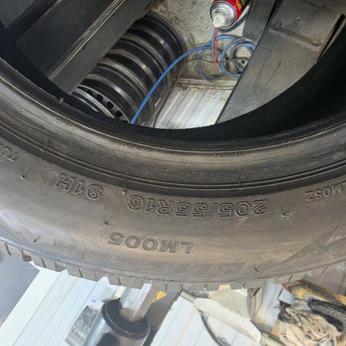 Пара шин 205 55 r16 Bridgestone Blizzak lm 005 DriveGuard rsc.3523г.8.2mm., 8.2 мягк. 22г.99%остаток
