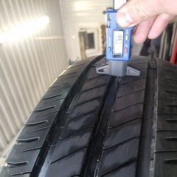 235 65 r16c Michelin Agilis 3 121/119R