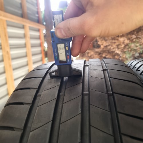 Комплект шин 255 45 r18 Bridgestone Turanza T005 20г.5.2.mm 5.6mm 85% остаток