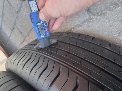 Комплект шин 215 60 r17 Continental ContiEcoContact 6 17г. 7.5мм 6.5mm 90%остаток