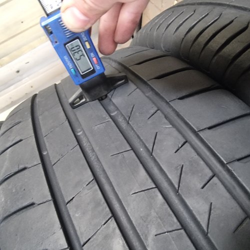 Комплект шин 235 55 r18 Bridgestone Alenza 001 4918г. 85%остаток 5.5-6мм