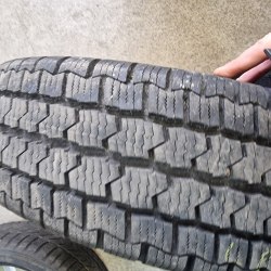 225 75 r16 Continental VancoFourSeason 2 14.24г 95% остаток 8.8мм