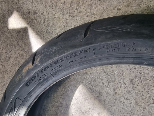 120 70 r17 Bridgestone Battlax hyperspace s21f 22г. 90%остаток