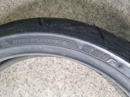 120 70 r17 Bridgestone Battlax hyperspace s21f 22г. 90%остаток