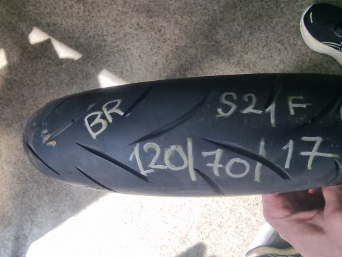 120 70 r17 Bridgestone Battlax hyperspace s21f 22г. 90%остаток