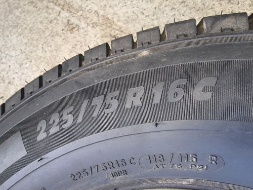 225 75 r16c Michelin Agilis 116/118R б.г 9mm. Нов. С запаски