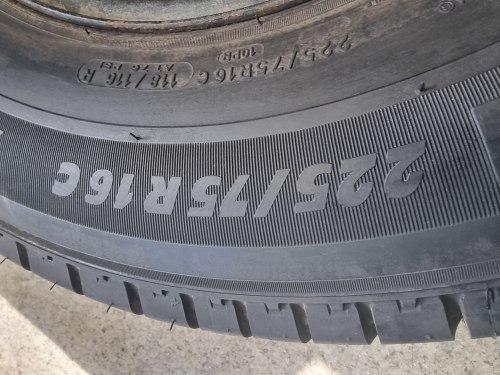 225 75 r16c Michelin Agilis 116/118R б.г 9mm. Нов. С запаски