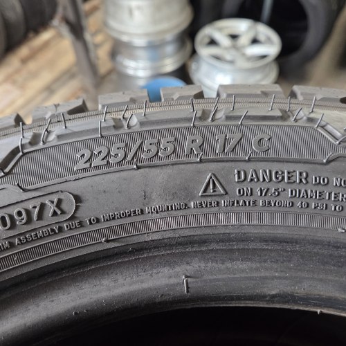 Пара шин 225 55 R17C Michelin Agilis cross climate остаток 7.5мм 21- 24г