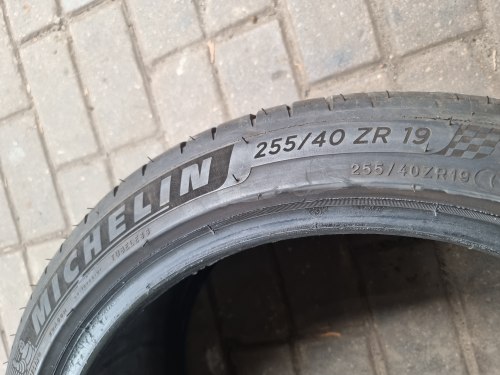255 40 r20 Michelin Pilot sport 4 4820г.6.3мм 95%остаток прок. По протект.латочка