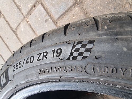 255 40 r20 Michelin Pilot sport 4 4820г.6.3мм 95%остаток прок. По протект.латочка