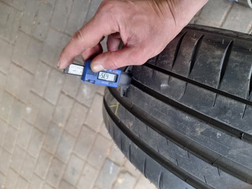 255 40 r20 Michelin Pilot sport 4 4820г.6.3мм 95%остаток прок. По протект.латочка