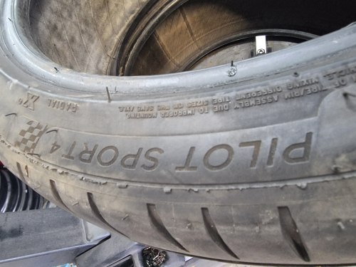 Пара шин255 40 r19 Michelin Pilot sport 4 100Y/100w4820г.6мм 95%остаток прок.,4мм 23г,75%остаток.латочка