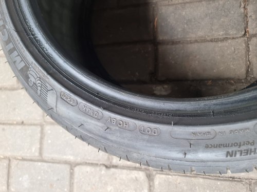 255 40 r19 Michelin Pilot sport 4 4820г.6.3мм 95%остаток прок. По протект.латочка