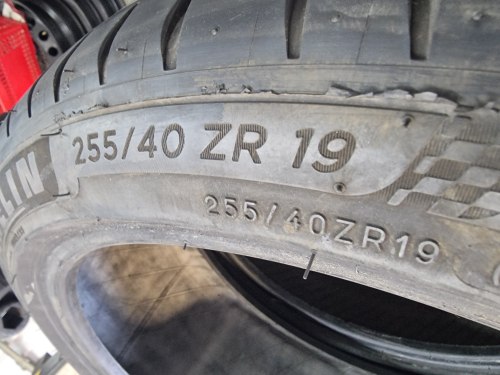 Пара шин255 40 r19 Michelin Pilot sport 4 100Y/100w4820г.6мм 95%остаток прок.,4мм 23г,75%остаток.латочка