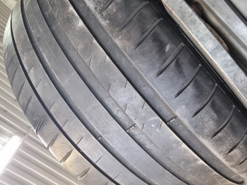 Пара шин255 40 r19 Michelin Pilot sport 4 100Y/100w4820г.6мм 95%остаток прок.,4мм 23г,75%остаток.латочка
