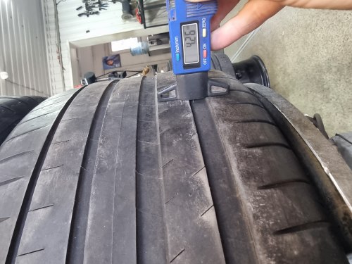 Пара шин255 40 r19 Michelin Pilot sport 4 100Y/100w4820г.6мм 95%остаток прок.,4мм 23г,75%остаток.латочка