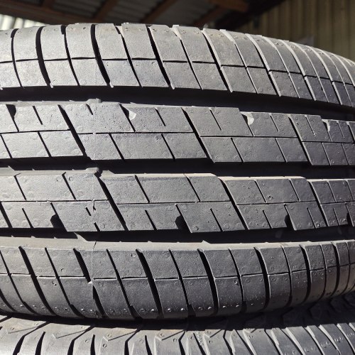 Комплект шин 215 65 R15C Continental Vanco 2 остаток 99% 18г.