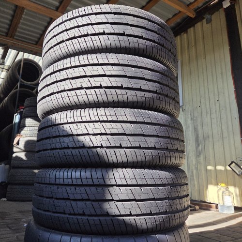 Комплект шин 215 65 R15C Continental Vanco 2 остаток 99% 18г.