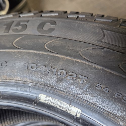 Комплект шин 215 65 R15C Continental Vanco 2 остаток 25г. 99%