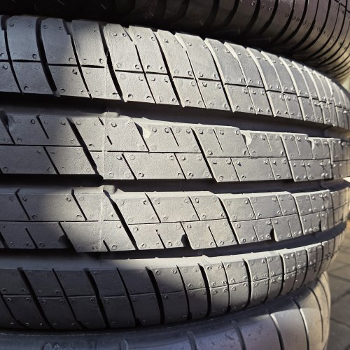 Комплект шин 215 65 R15C Continental Vanco 2 остаток 99% 18г.