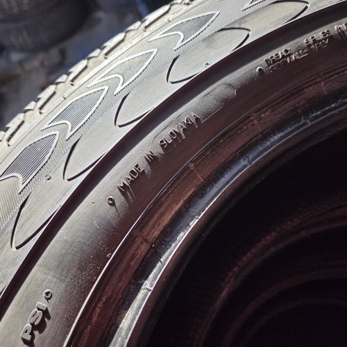 Комплект шин 215 65 R15C Continental Vanco 2 остаток 99% 18г.