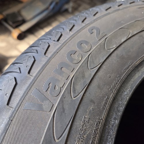Комплект шин 215 65 R15C Continental Vanco 2 остаток 25г. 99%
