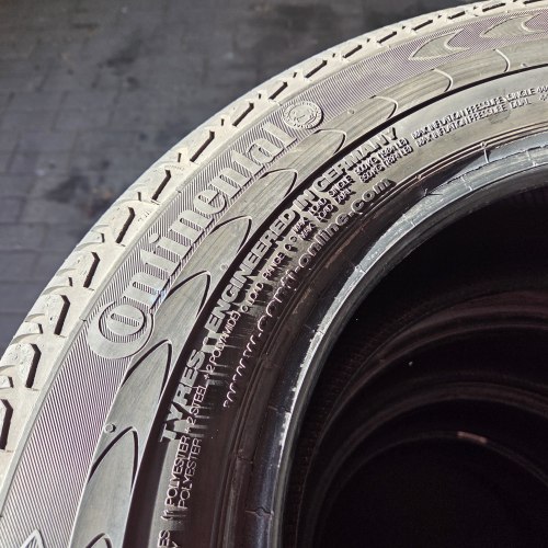 Комплект шин 215 65 R15C Continental Vanco 2 остаток 99% 18г.