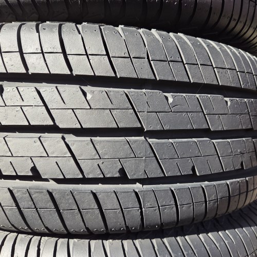 Комплект шин 215 65 R15C Continental Vanco 2 остаток 99% 18г.