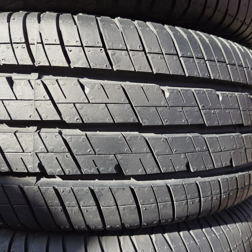 Комплект шин 215 65 R15C Continental Vanco 2 остаток 99% 18г.