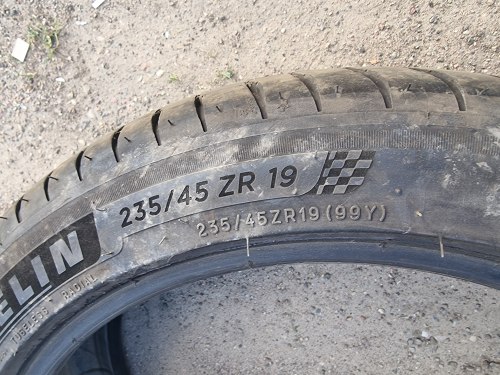 235 45 r19 Michelin Pilot sport 4 95%остаток6.7мм 22г. Космет.