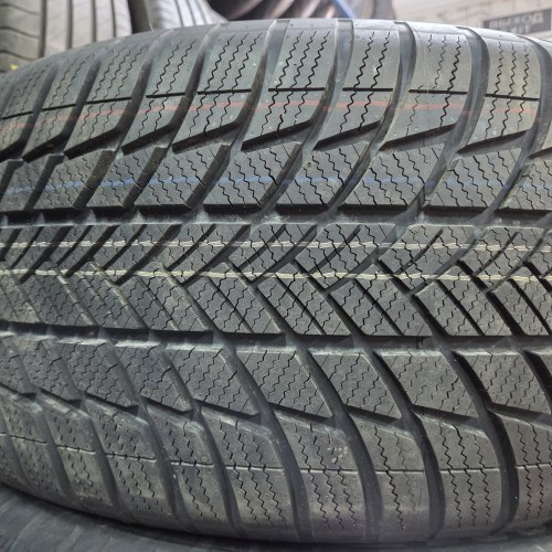 Комплект шин 255 50 R18 Bridgestone Blizzak LM.001 MO 20г