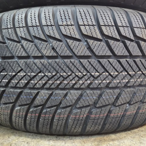 Комплект шин 255 50 R18 Bridgestone Blizzak LM.001 MO 20г
