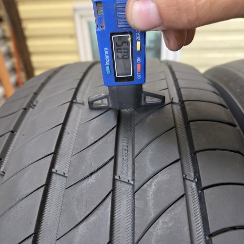 Пара шин 235 55 R18 Michelin E primacy MO 24г. Остаток 90% 6мм