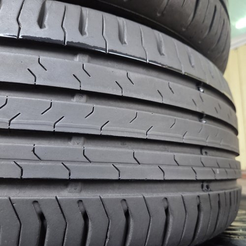 Комплект шин 215 55 R17 Continental ContiEcoContact 5 18г. Остаток 6.4-6.8мм 90%