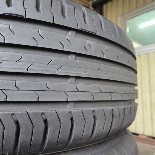 Комплект шин 215 55 R17 Continental ContiEcoContact 5 18г. Остаток 6.4-6.8мм 90%