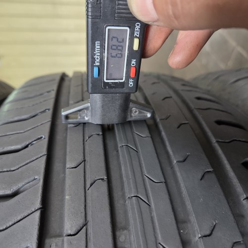 Комплект шин 215 55 R17 Continental ContiEcoContact 5 18г. Остаток 6.4-6.8мм 90%