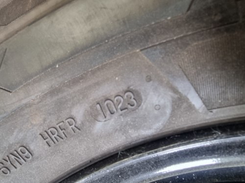 Пара шин 225 75 r16c Continental VanContact Winter 121/120R 23-24г. 95%остаток