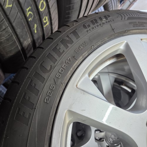 Комплект шин 225 50 R17 Good Year Efficient grip performance 17г. Остаток 7мм