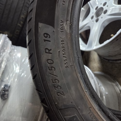 Пара шин 235 50 R19 Michelin Primacy 4 s1 21-22г. Остаток 90% 6.1мм 2 латки