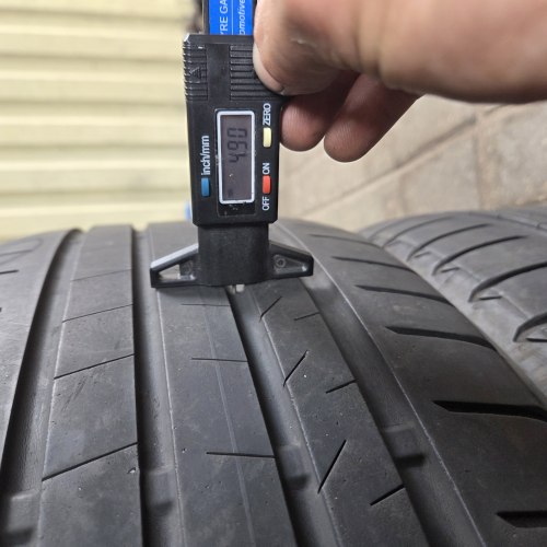Пара шин 235 45 R20 Bridgestone Alenza 001 MO 19г остаток 4.9мм