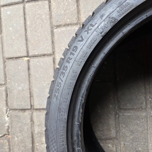 Комплект шин 255 35 R19 Continental Winter Contact TS 860 s SSR 18г. Остаток 7.3-5.7мм